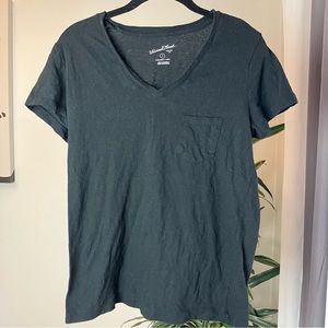 Loose fit black tee with pocket